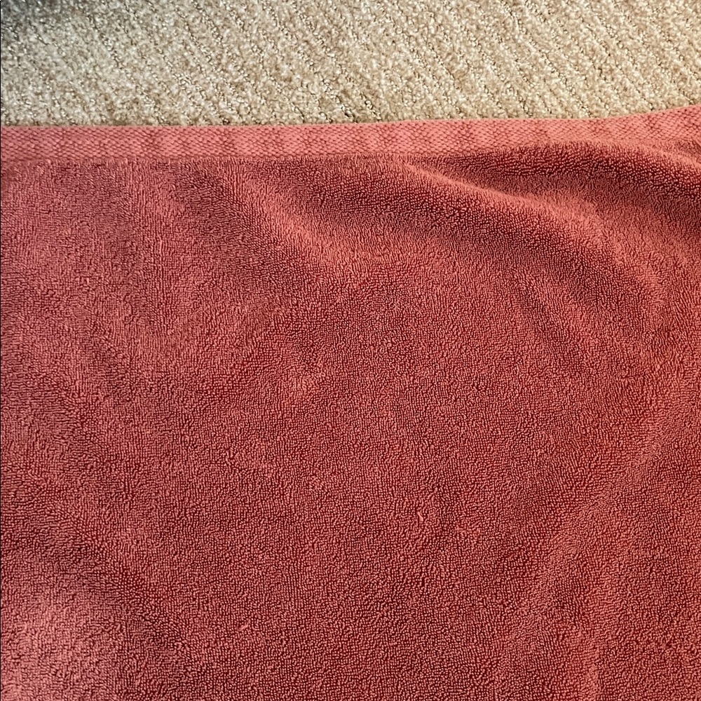 Luxurious Rose Bath Towel - Picture 3 of 10